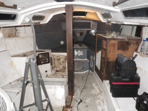 Bulkheads are gone! the v-berth looks very grey because of the primer I put on it